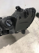 Laden Sie das Bild in den Galerie-Viewer, Frontscheinwerfer Mercedes-Benz W206 A2069068404 Rechts Scheinwerfer Headlight SCH9334999135pe