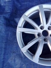 Load image into Gallery viewer, 1x Alufelge 18 Zoll 8.0&quot; 5x112 29ET Glanz Silber 4N0601025A Audi A8 D5 Rim Wheel