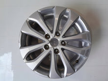 Load image into Gallery viewer, 1x Alufelge 16 Zoll 6.5" 5x114.3 44ET Glanz Silber 403007521R Renault Zoe FEL9104234456hn