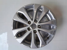 Laden Sie das Bild in den Galerie-Viewer, 1x Alufelge 16 Zoll 6.5" 5x114.3 44ET Glanz Silber 403007521R Renault Zoe FEL9104234456hn