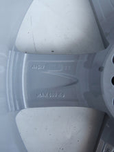 Laden Sie das Bild in den Galerie-Viewer, 1x Alufelge 17 Zoll 7.0&quot; 5x110 49ET 5390760 Saab 95 Rim Wheel