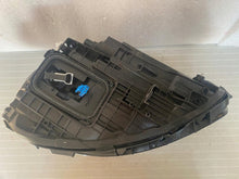Laden Sie das Bild in den Galerie-Viewer, Frontscheinwerfer Mercedes-Benz W177 A1779065704 LED Links Headlight SCH4402166660zi