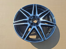 Laden Sie das Bild in den Galerie-Viewer, 1x Alufelge 19 Zoll 8.0" 5x112 A4474014500 Mercedes-Benz W447 Rim Wheel FEL6365292063tm