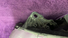 Laden Sie das Bild in den Galerie-Viewer, Frontscheinwerfer Peugeot 208 90160647 Links Scheinwerfer Headlight
