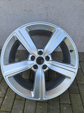 Laden Sie das Bild in den Galerie-Viewer, 1x Alufelge 20 Zoll 9.0&quot; 5x112 38ET 4KE601025S Audi Rim Wheel