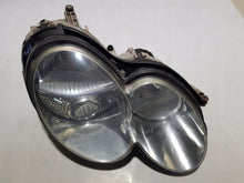 Laden Sie das Bild in den Galerie-Viewer, Frontscheinwerfer Mercedes-Benz Sl R230 A2308206261 Xenon Rechts Headlight