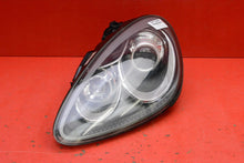 Laden Sie das Bild in den Galerie-Viewer, Frontscheinwerfer Porsche Cayenne 7P5941031R Links Scheinwerfer Headlight SCH1885307822xc