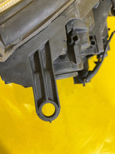 Laden Sie das Bild in den Galerie-Viewer, Frontscheinwerfer Mercedes-Benz W210 A2108200261 Xenon Links Headlight SCH7642283443lo