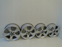 Laden Sie das Bild in den Galerie-Viewer, 4x Alufelge 17 Zoll 7.5" 5x112 47 5ET Glanz Silber A2044013602 Mercedes-Benz FEL7045439477ne