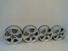 Laden Sie das Bild in den Galerie-Viewer, 4x Alufelge 17 Zoll 7.5" 5x112 47 5ET Glanz Silber A2044013602 Mercedes-Benz FEL7045439477ne