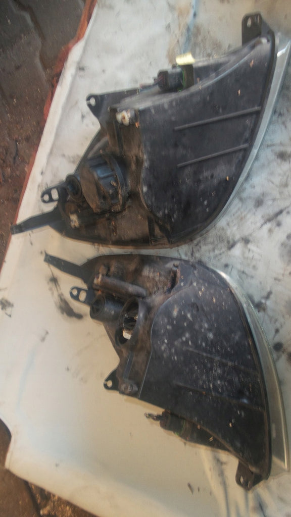 Frontscheinwerfer Ford Fiesta 2S6X-13W029-AH 2S6X-13W030-AH Rechts oder Links