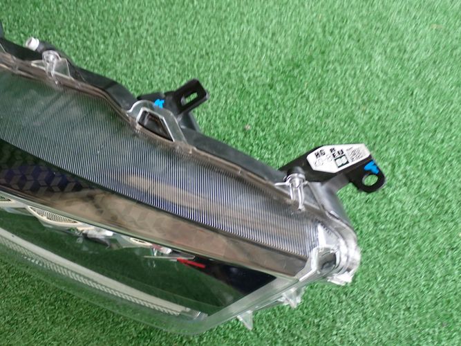 Frontscheinwerfer Toyota Yaris LED Rechts Scheinwerfer Headlight