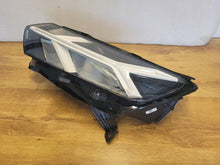 Laden Sie das Bild in den Galerie-Viewer, Frontscheinwerfer Dacia Sandero III Logan 260602561R LED Rechts oder Links