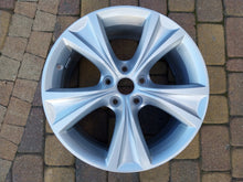 Laden Sie das Bild in den Galerie-Viewer, 1x Alufelge 17 Zoll 7.5" 5x112 46ET Silber 5FA601025C Seat Leon Rim Wheel FEL9521034441pw