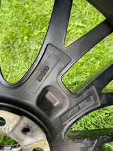 Load image into Gallery viewer, 1x Alufelge 20 Zoll 8.5" 5x120 47ET Glanz 6796263 BMW F06 F10 3 F30 F31 FEL3346539986fi
