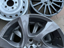 Laden Sie das Bild in den Galerie-Viewer, 1x Alufelge 17 Zoll 7.0&quot; 5x108 31381758 Volvo Rim Wheel