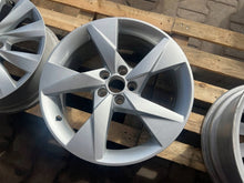 Load image into Gallery viewer, 1x Alufelge 17 Zoll 65760125C Skoda Scala Rim Wheel FEL3281800183ic