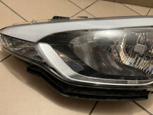 Load image into Gallery viewer, Frontscheinwerfer Hyundai I20 92101-C8000 Links Scheinwerfer Headlight