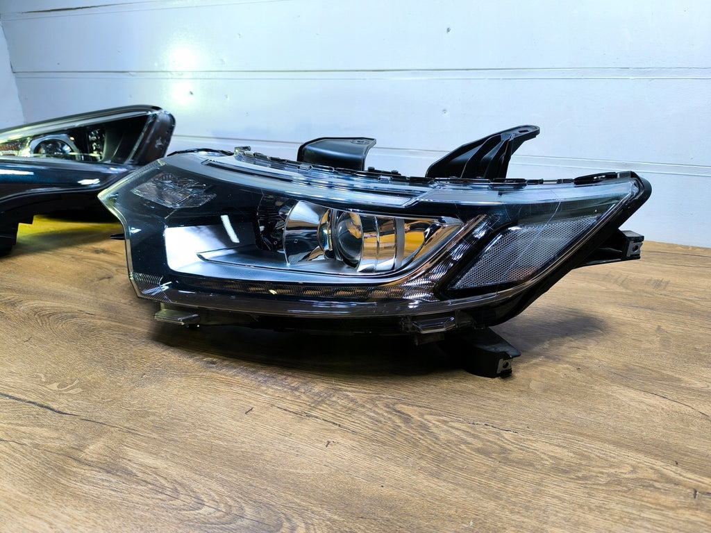 Frontscheinwerfer Mitsubishi Outlander III ECM921-22A10 Links Headlight