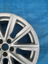 Load image into Gallery viewer, 1x Alufelge 17 Zoll 7.5&quot; 5x100 36ET Glanz Silber 8X0601025AL Audi A1 Rim Wheel