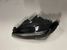 Laden Sie das Bild in den Galerie-Viewer, Frontscheinwerfer Skoda Superb III 3V1941015C Full LED Links Headlight