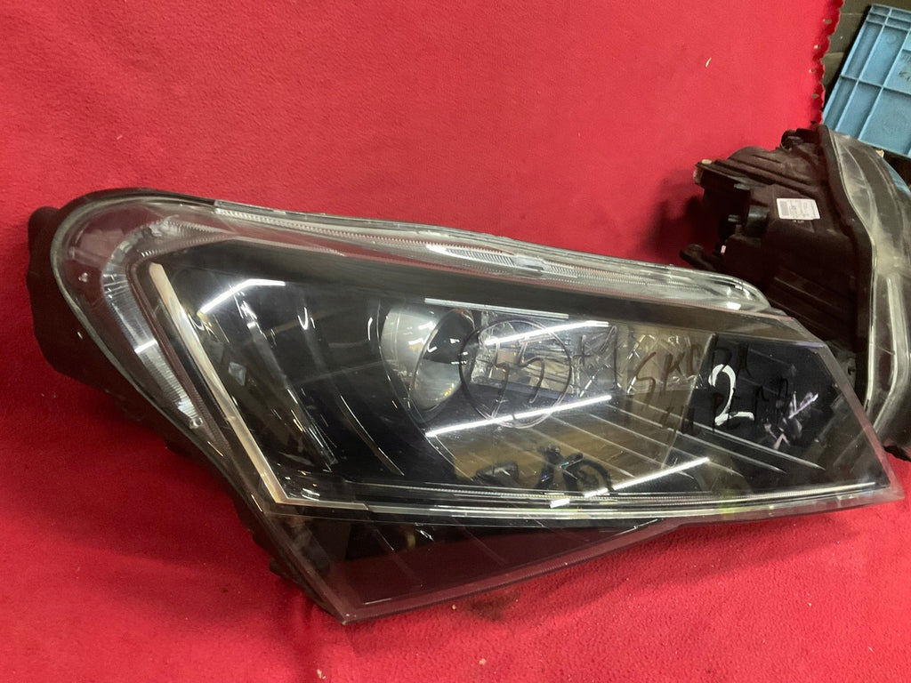 Frontscheinwerfer Skoda Superb III 3V1941016A 3V1941015A Xenon Rechts oder Links