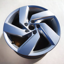 Laden Sie das Bild in den Galerie-Viewer, 1x Alufelge 17 Zoll 7.5&quot; 5x112 51ET Glanz Silber 5H0601025 VW Golf Rim Wheel
