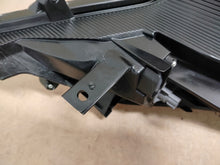 Laden Sie das Bild in den Galerie-Viewer, Frontscheinwerfer Mitsubishi Space Star 8301D445 Links Scheinwerfer Headlight