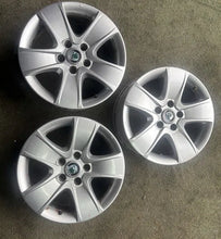 Laden Sie das Bild in den Galerie-Viewer, 1x Alufelge 16 Zoll 6.5&quot; 5x112 50ET 1Z0601025T Skoda Octavia Rim Wheel