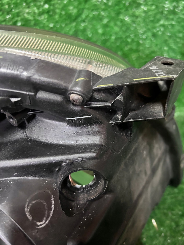 Frontscheinwerfer Toyota Avensis 8117005240 Links Scheinwerfer Headlight