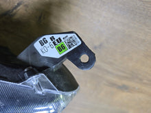 Laden Sie das Bild in den Galerie-Viewer, Frontscheinwerfer Toyota Yaris Rechts Scheinwerfer Headlight SCH3817933784qs