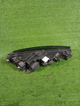 Laden Sie das Bild in den Galerie-Viewer, Frontscheinwerfer Skoda Octavia IV 5R4941015 LED Links Scheinwerfer Headlight SCH5733120974lp