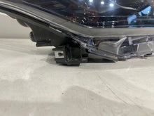 Laden Sie das Bild in den Galerie-Viewer, Frontscheinwerfer Toyota Chr 81110-YP280 Rechts Scheinwerfer Headlight SCH2143690144tp