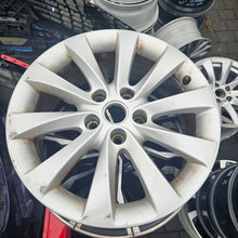 Load image into Gallery viewer, 1x Alufelge 17 Zoll 7.0" 5x115 44ET Glanz Silber OP068K1 Opel Zafira Rim Wheel FEL3766526714iz