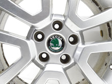 Laden Sie das Bild in den Galerie-Viewer, 1x Alufelge 17 Zoll 7.0&quot; 5x112 5L0601025A Skoda Yeti Rim Wheel
