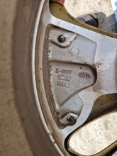 Load image into Gallery viewer, 1x Alufelge 16 Zoll 6.5&quot; 5x114.3 50ET 52910G7200 Hyundai Rim Wheel