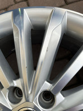 Laden Sie das Bild in den Galerie-Viewer, 4x Alufelge 18 Zoll 7.0" 5x112 43ET Glanz Silber 565601025E Skoda Kodiaq FEL4981756231tn