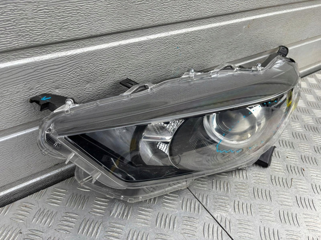 Frontscheinwerfer Toyota Yaris Links Scheinwerfer Headlight SCH2059269561ks