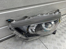 Laden Sie das Bild in den Galerie-Viewer, Frontscheinwerfer Toyota Yaris Links Scheinwerfer Headlight SCH2059269561ks