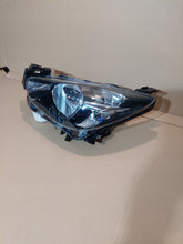 Laden Sie das Bild in den Galerie-Viewer, Frontscheinwerfer Mazda II DB5J-51040 Links Scheinwerfer Headlight