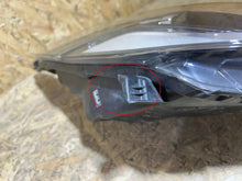 Laden Sie das Bild in den Galerie-Viewer, Frontscheinwerfer Toyota Aygo 811300H131 Rechts Scheinwerfer Headlight SCH2811115344op