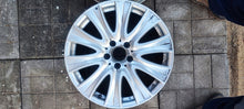 Laden Sie das Bild in den Galerie-Viewer, 1x Alufelge 18 Zoll 8.0&quot; 5x110 41ET A2224010902 Mercedes-Benz W222 Rim Wheel