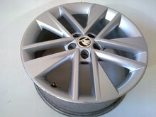 Laden Sie das Bild in den Galerie-Viewer, 1x Alufelge 17 Zoll 7.0" 5x100 46ET 6V0601025C Skoda Rim Wheel FEL5176703257lm