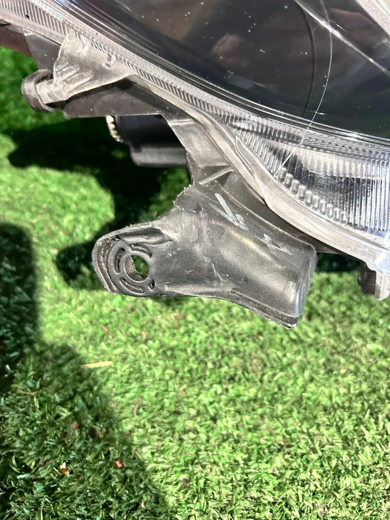 Frontscheinwerfer Toyota Yaris 81150-02 Rechts Scheinwerfer Headlight SCH3107459531si