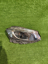 Laden Sie das Bild in den Galerie-Viewer, Frontscheinwerfer Mercedes-Benz W176 A1768201261 Rechts Scheinwerfer Headlight SCH1005500964my