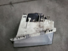 Laden Sie das Bild in den Galerie-Viewer, Frontscheinwerfer Mercedes-Benz Vario Ein Stück (Rechts oder Links) Headlight