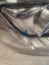 Laden Sie das Bild in den Galerie-Viewer, Frontscheinwerfer Volvo V70 31420014 Rechts Scheinwerfer Headlight SCH7819072053gv