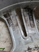 Load image into Gallery viewer, 1x Alufelge 16 Zoll 6.0&quot; 4x108 23ET Glanz Grau 9673773677 96737736 Peugeot