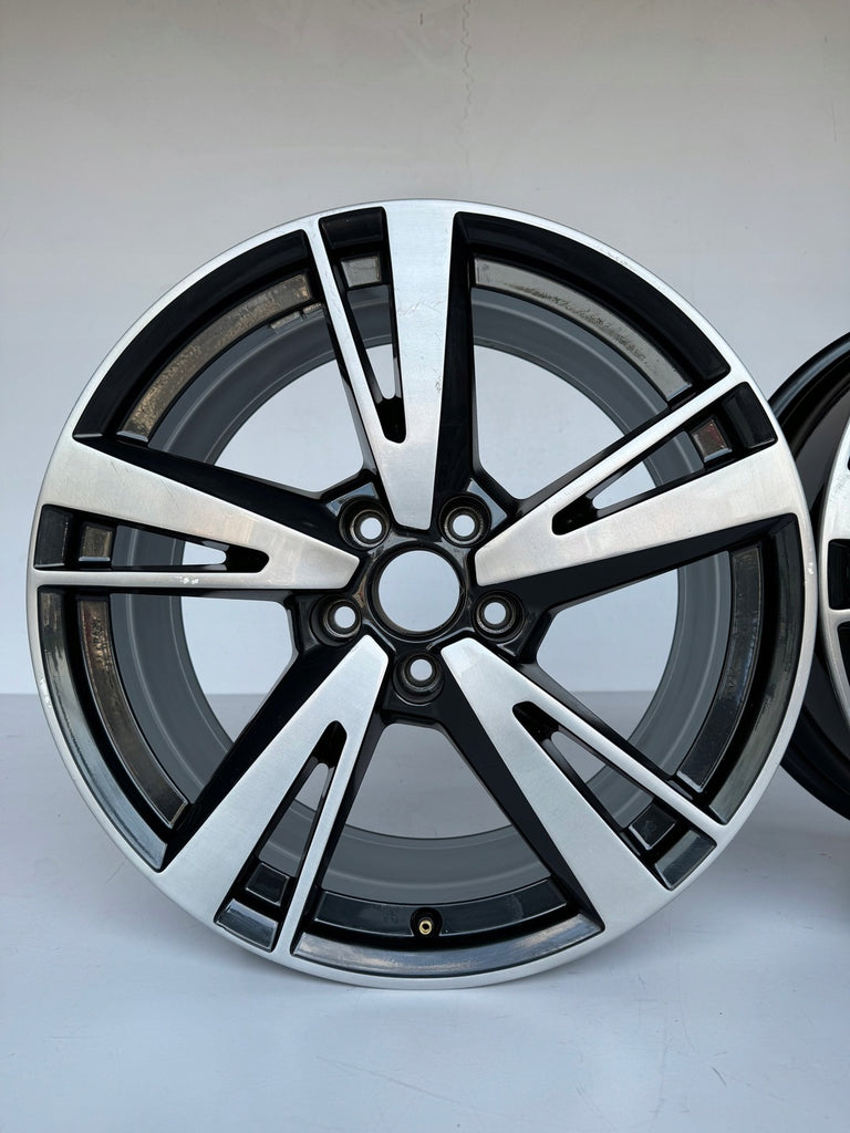 1x Alufelge 18 Zoll 8.0" 5x112 46ET Glanz Silber 8Y0601025N Audi A3 Mg Rim Wheel