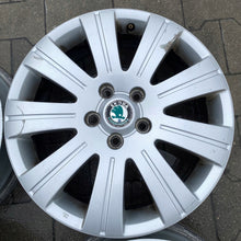 Load image into Gallery viewer, 4x Alufelge 17 Zoll 6.0&quot; 5x112 45ET Glanz Skoda Rim Wheel